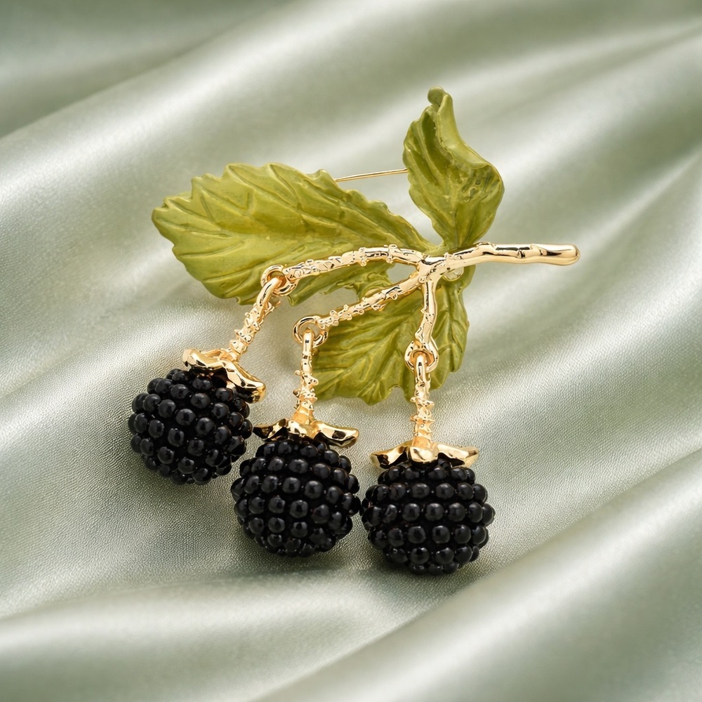 Chic Blackberry Brooch – Bold Black Berry Cluster Pin with Gold Detail